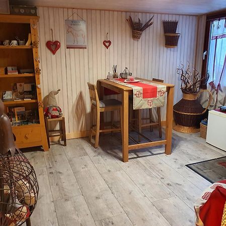 La Ferme De La-Haut B&B Le Haut-du-Them Εξωτερικό φωτογραφία