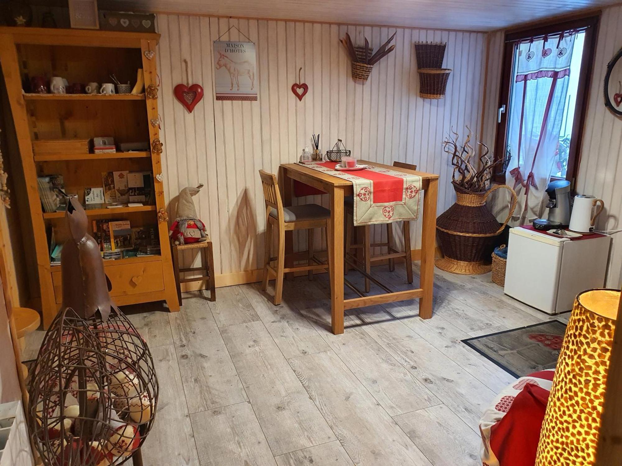 La Ferme De La-Haut B&B Le Haut-du-Them Εξωτερικό φωτογραφία